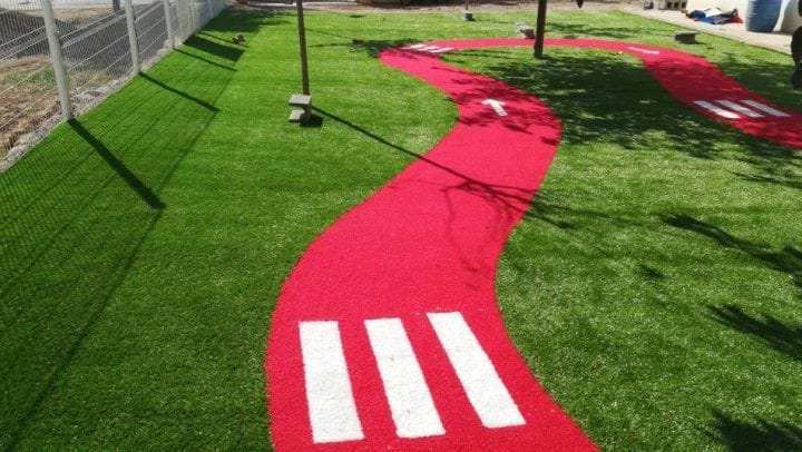 cesped artificial suelo parque infantil